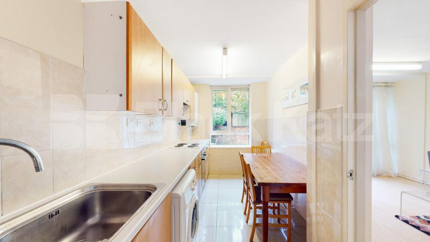 Stylish 2 Bed Split-Level Garden Flat in Prime W10 Location Dowland Street, Queens Park